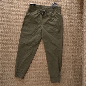 Eddie Bauer slightly curvy petite hiking joggers- size 4, olive green